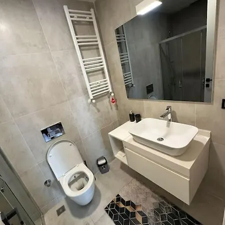 Cozy 2 Bedroom With Balcony Gym Pool Daire