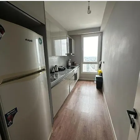 Cozy 2 Bedroom With Balcony Gym Pool