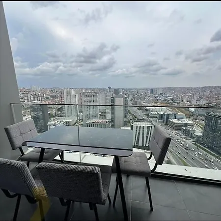 Daire Cozy 2 Bedroom With Balcony Gym Pool İstanbul