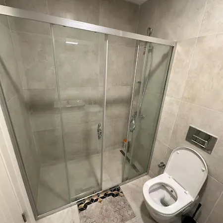Апартаменты Cozy 2 Bedroom With Balcony Gym Pool Стамбул