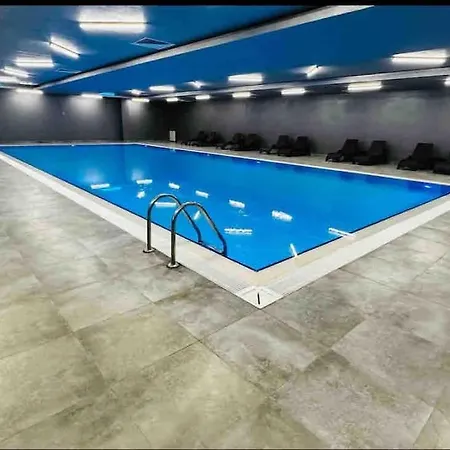Cozy 2 Bedroom With Balcony Gym Pool Стамбул