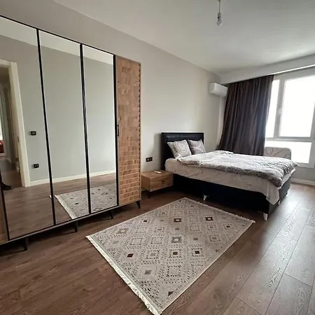 Cozy 2 Bedroom With Balcony Gym Pool *